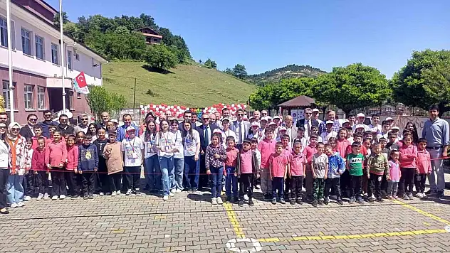 Yukarı Taşçılı Ortaokulu'nda TÜBİTAK 4006 Bilim Fuarı Açıldı