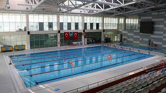 Yüzme havuzunda bakım arası