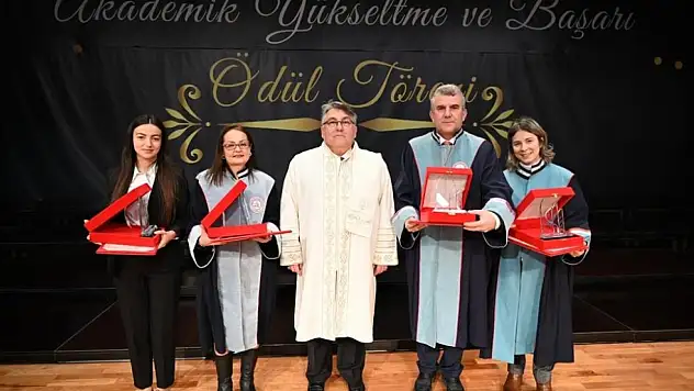 ZBEÜ'de Ödül Töreni Düzenlendi