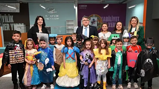ZBEÜ'de Sıfır Atık Temalı Sergi ve Defile Düzenlendi