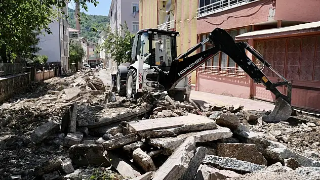 Ziya Çınar Caddesi'nde üst yapı çalışmaları başladı
