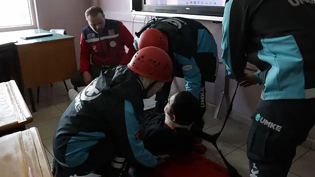 Zonguldak Anadolu Lisesi'nde Deprem Tatbikatı Düzenlendi
