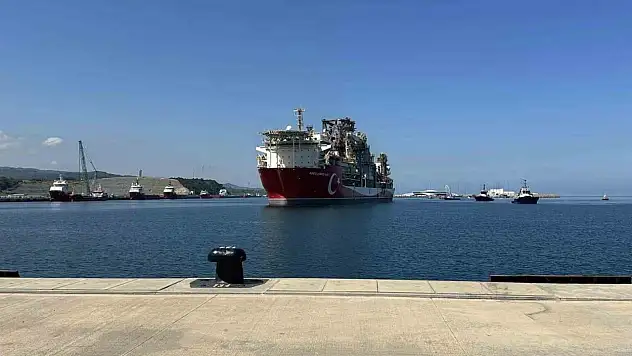 Zonguldak Protokolü Abdülhamid Han Sondaj Gemisi'ni Karşıladı