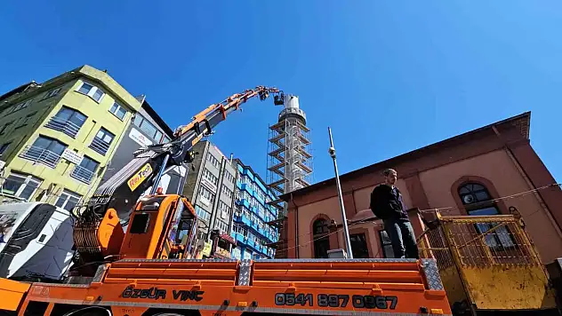 Zonguldak'ta O Caminin Minaresi Risk Nedeniyle Yıkılıyor