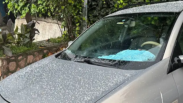 Zonguldak'ta Ceviz Büyüklüğünde Dolu Yağdı