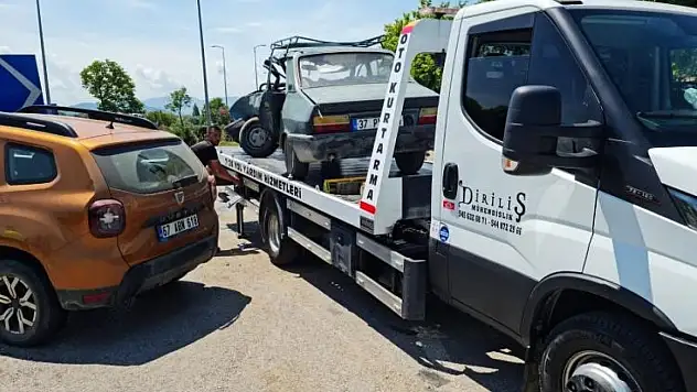 İki Araç Çarpıştı: 1 Ölü, 1 Yaralı