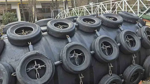 Zonguldak'ta Köprüyü Tehdit Eden Dev Cisme İtfaiye Müdahalesi