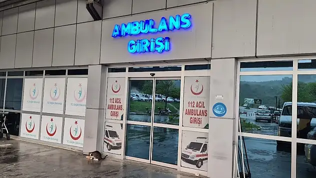 Zonguldak'ta minibüs motosikletle çarpıştı: 17 yaşındaki sürücü ağır yaralandı