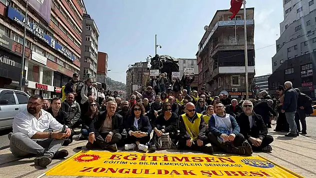 Zonguldak'ta Sendikalardan Oturma Eylemi