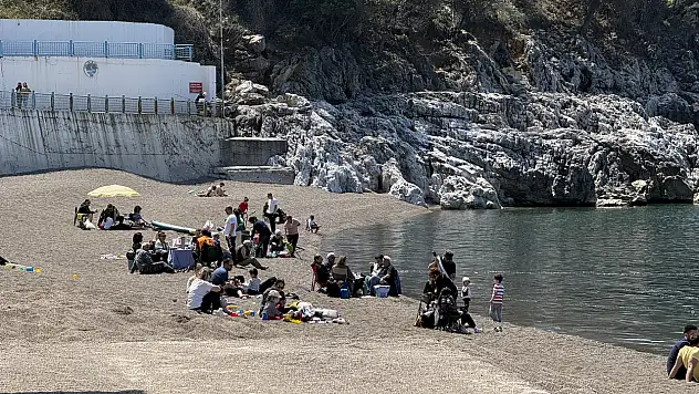 Zonguldak'ta Vatandaşlar Güneşli Havayı Değerlendirdi