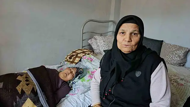 Zonguldak'ta Yalnız Yaşayan Yatalak Kadına Komşuları Sahip Çıkıyor