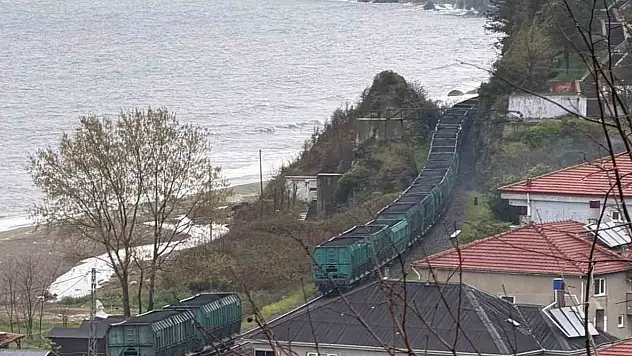 Zonguldak'ta Yük Treninin Vagonları Ayrıldı, Seferler Aksadı