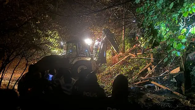 Zonguldak'taki Heyelanda Tek Katlı Ev Yıkıldı