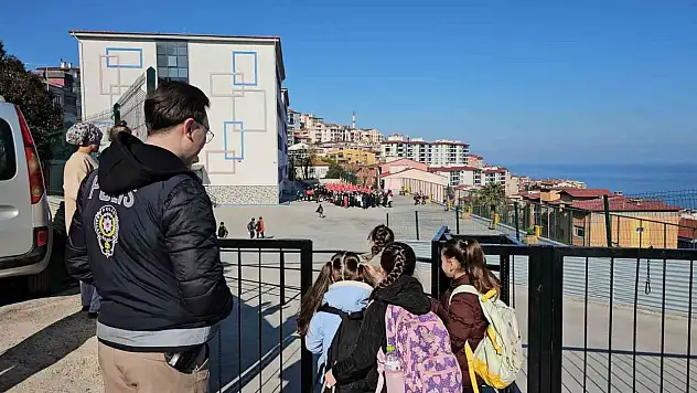 Zonguldak'taki Okullarda Polis Nöbeti Başladı