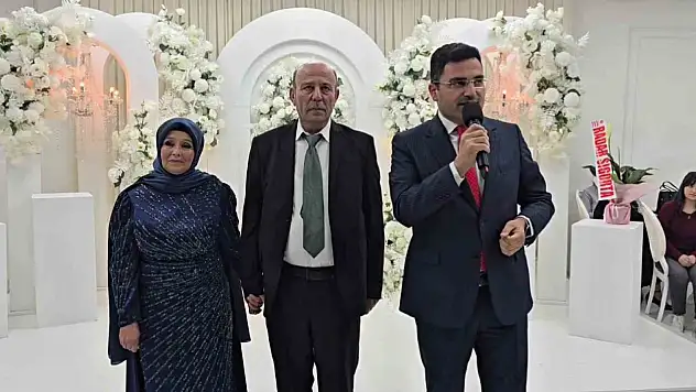 40. Evlilik Yıl Dönümlerini Düğünle Kutladılar