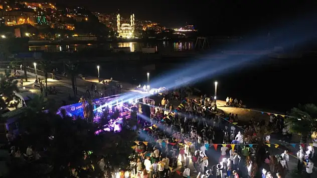 Zonguldaklılar sahil konserleriyle eğlendi