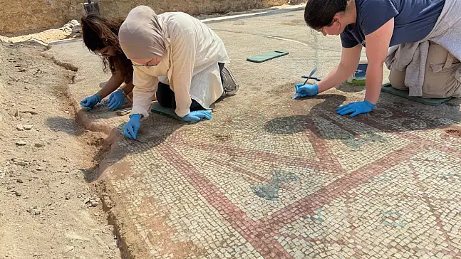 105 Metrekarelik Mozaik Ortaya Çıkarıldı