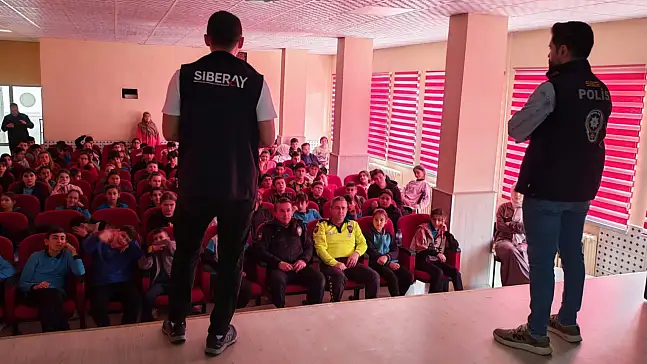 Ağlı Ve Şenpazar'da Öğrencilere Siber Güvenlik Eğitimi Verildi