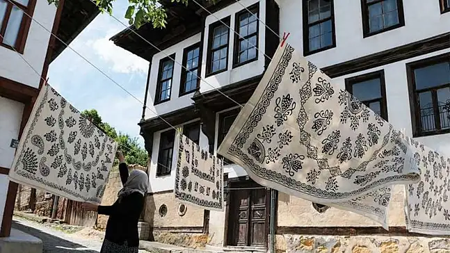 Bir Şehrin Hafızası Kumaşlara İşleniyor