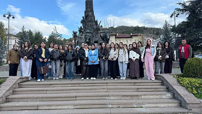 Gelin Tanış Olalım Gezilerinde Rehberlik Yaptılar