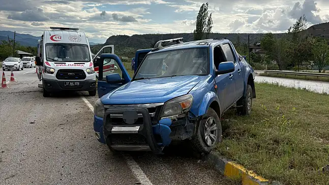 Kastamonu'da Yoldan Çıkan Kamyonet Takla Attı: 4 Yaralı