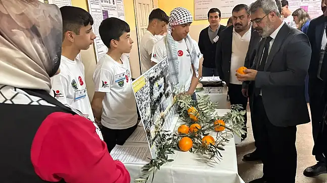 Tosya'da Tübitak 4006 Bilim Fuarı Açıldı