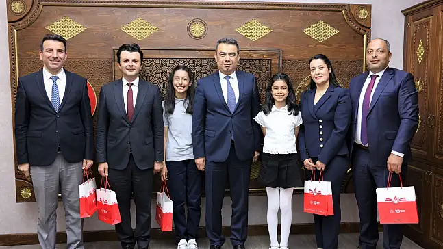 Türkiye Birincisi Öğrenciden Hasan Gümüş'e Ziyaret