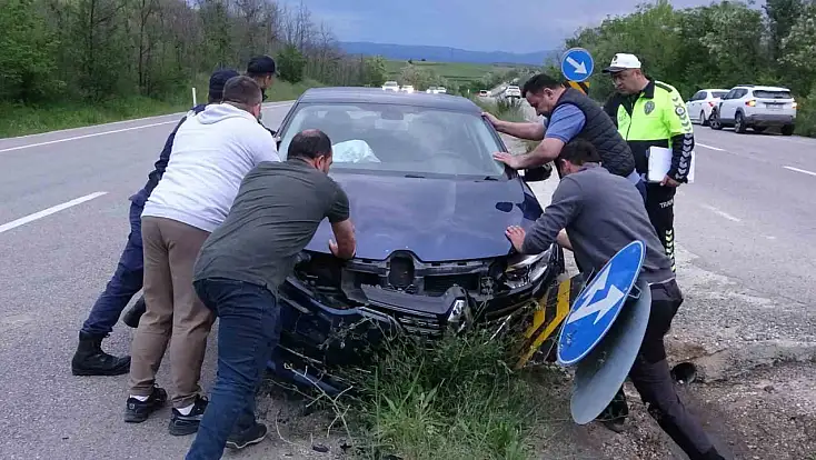 ÜÇ ARAÇ ÇARPIŞTI