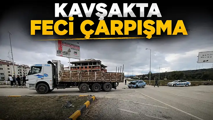 Kavşakta Feci Çarpışma