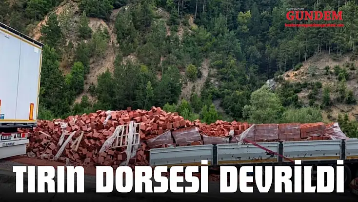 Tuğla Yüklü Tırın Dorsesi Devrildi