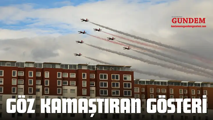 Türk Yıldızları'ndan Göz Kamaştıran Gösteri