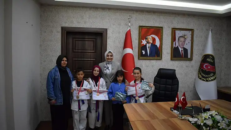 Başarılı Öğrencilerden Kaymakam Çelebi'ye Ziyaret