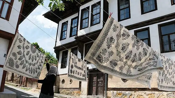 Bir Şehrin Hafızası Kumaşlara İşleniyor