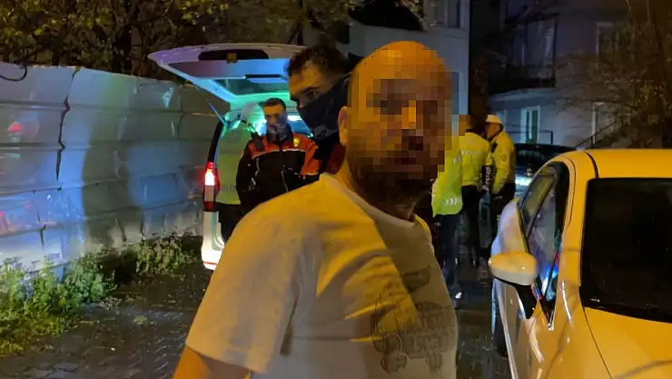Polisten Kaçan Ehliyetsiz Sürücü Hırsını Gazeteciden Çıkarttı