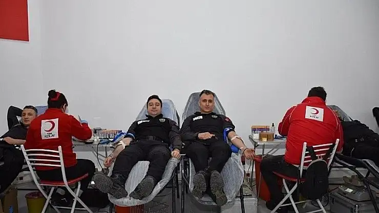 Sinop'ta Polisten Kan Bağışı