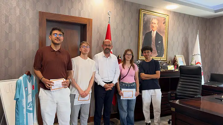 Tosya Belediyesi'nde Öğrencilerden Başkan Kavaklıgil'e Ziyaret
