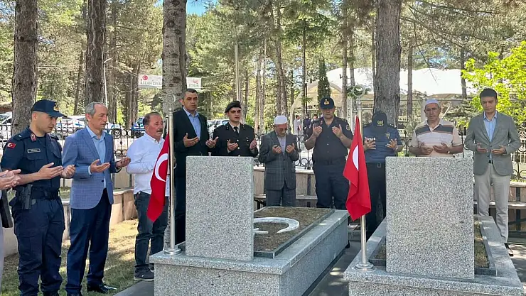 Tosya Şehitliğinde Anma Programı Düzenledi