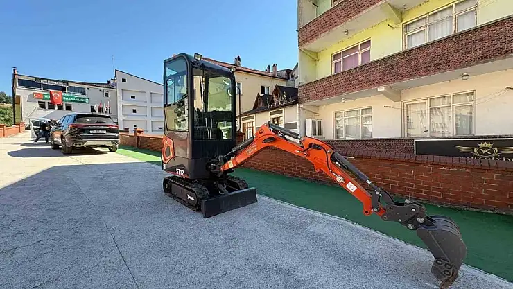 Yenice Belediyesinin araç filosuna mini ekskavatör desteği