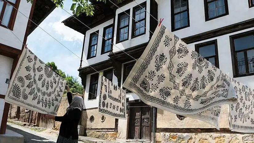 Bir Şehrin Hafızası Kumaşlara İşleniyor