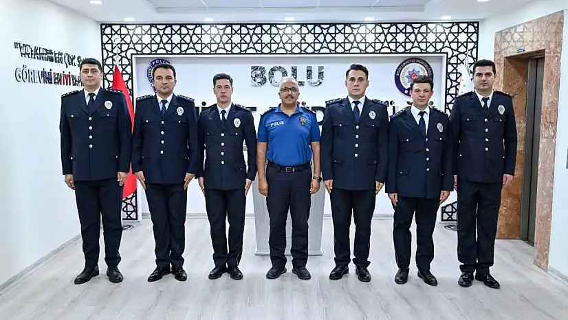 Bolu'da başkomiserliğe terfi eden polislere rütbeleri takıldı