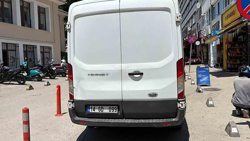 Bolu'da geri manevra yapan panelvan yaşlı kadına çarptı