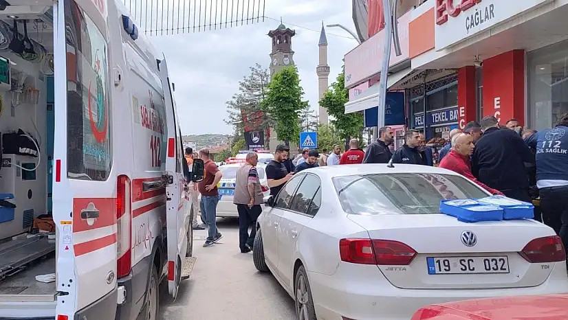 Caddede Karşılaştığı Husumetlisini Bıçakladı