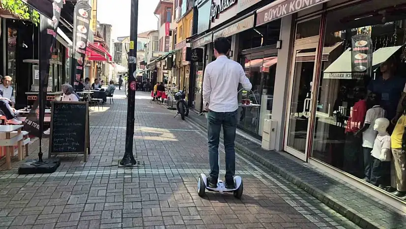 Çay Dağıtımına Yetişemeyince 'Cincır' İle Servise Başladı