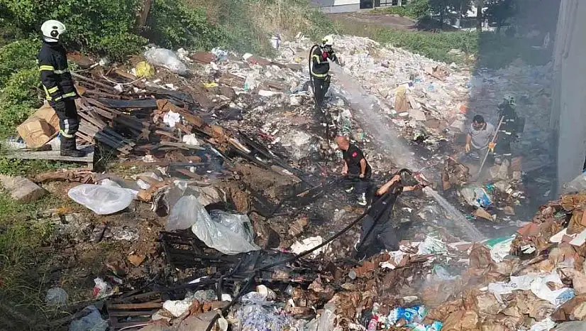 Çöp yangını ekipleri harekete geçirdi