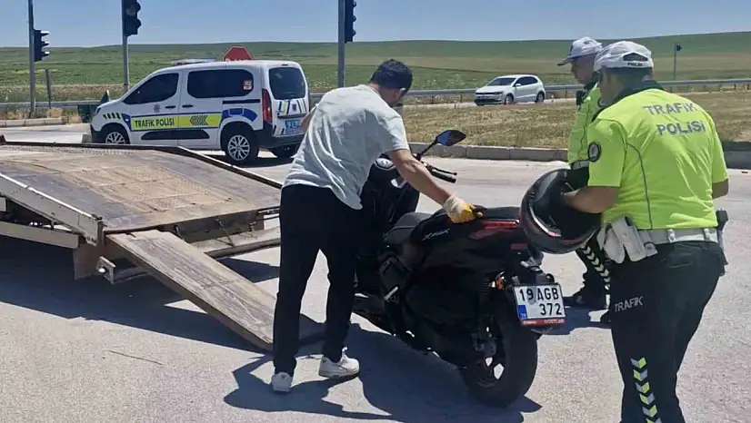Çorum'da motosiklet ile otomobil çarpıştı: 1 yaralı