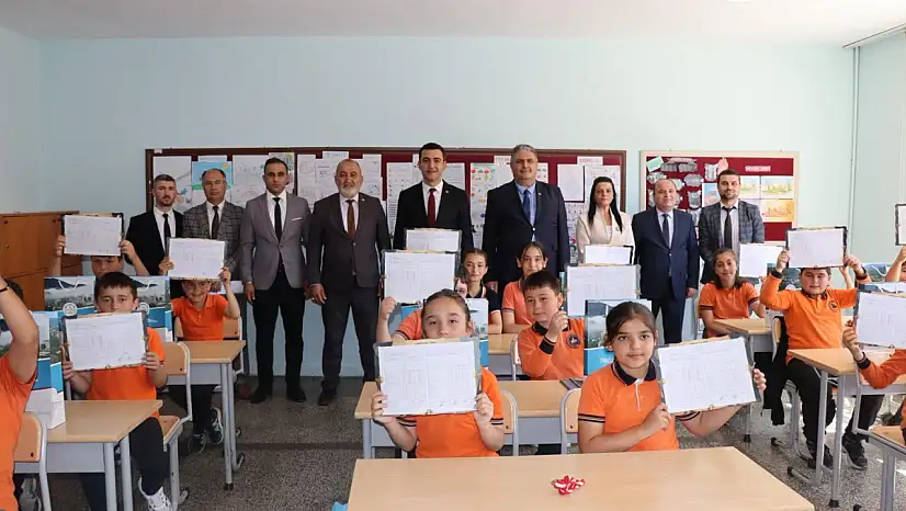 Cumhuriyet İlkokulu'nda Karne Töreni Gerçekleştirildi