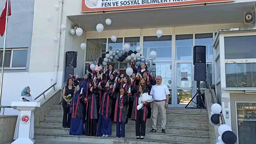 Devrek'te İmam Hatiplilerden mezuniyet sevinci