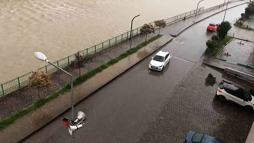 Devrek'te Misket Büyüklüğünde Dolu Yağdı