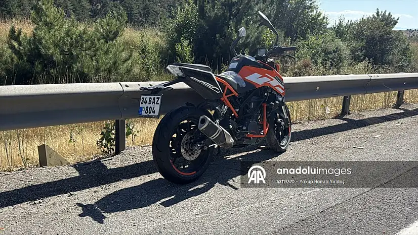 Bolu'da Bariyere Çarpan Motosikletin Sürücüsü Yaralandı