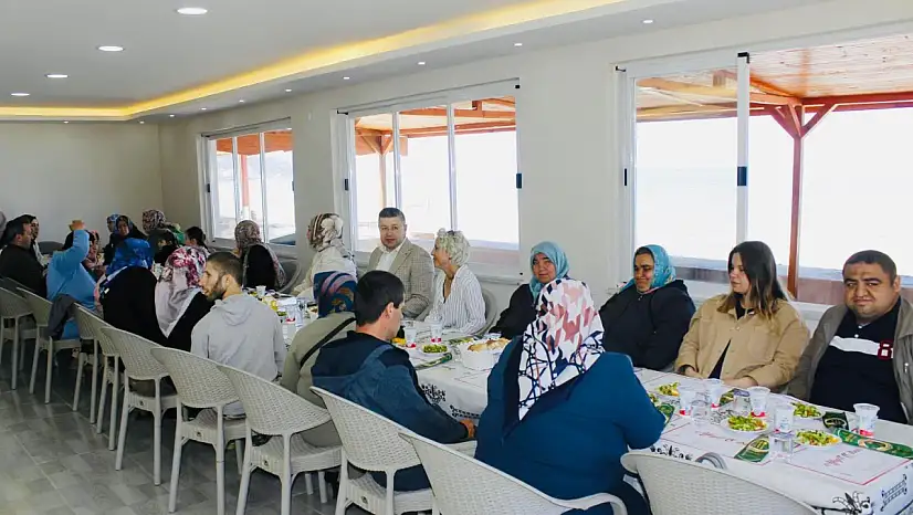 Hanımeli Cafe'de 'Aramızda Engeller Yok' Buluşması